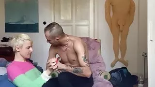 Sissy ist immer hungrig nach rohen Schwänzen