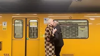 Sissy ist immer hungrig nach rohen Schwänzen