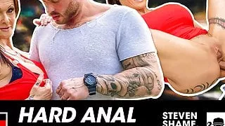 Anal bitch: Julia lets a random guy fuck her ass