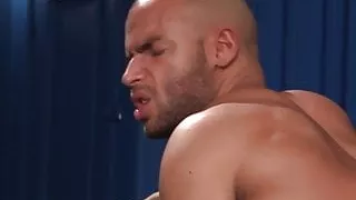 Schulterholster fickt Wachmann