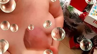 Walks naked before Christmas Eve and the arrival of guests