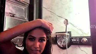 Poonam Pandey, Live Shower Video