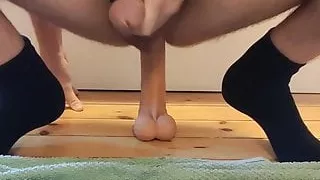 Prostata-Orgasmus beim Reiten eines Dildos