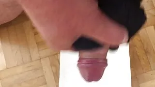 Mit verschiedenen Höschen meiner Nachbarin gewichst