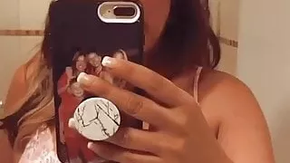 Nazarena Velez trola