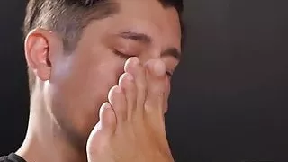 Hairy muscular stud receives foot worship and toe licking