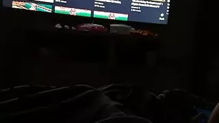 Libanesisches Mädchen mit Hidschab beim Pornoschauen im Fernsehen erwischt