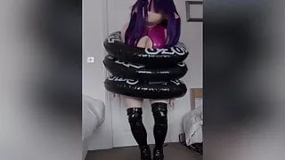 Xelphie Squeaky Swim-ring Struggles