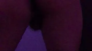 Latino-Twink fingert sich selbst