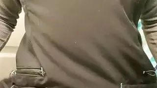 Dentiste montre ses seins