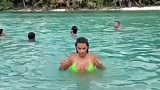 Kim kardarshian looking so hot in bikini