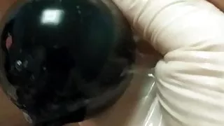 Frau dehnt russische Sissy anal, Nahaufnahme, POV, Femdom