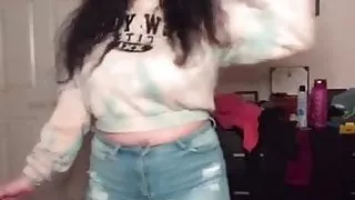 Juicy ass pawg showing her ass for us