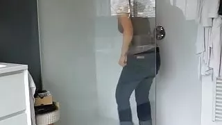 putzfrau macht sauber