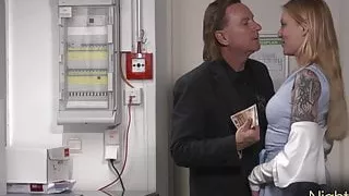 Sekretaerin klaut , zur Strafe gibts was in den Arsch