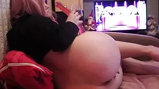 Big ass girl masturbates out of boredom alone at home