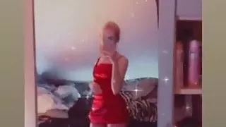 lea shows off her hot legs