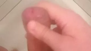 Schnelles Wichsen unter der Dusche vor der Arbeit