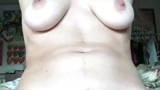 Une grosse chatte bien poilue