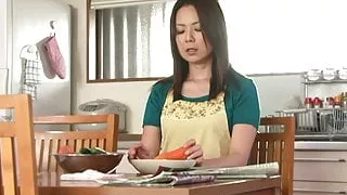 Preparing dinner gets her hot, so she masturbates