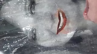 die schlampige Sekretärin muss mal wieder pinkeln