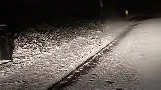 Schneller Spaziergang im Schnee