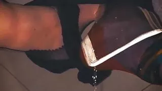 Weiche meine nuttigen Nylonfüße und -Heels ein