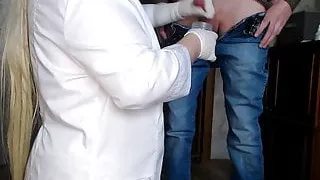 Sexy Plumper Krankenschwester und Sperma-Analyse