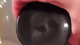 Une petite chatte dildo