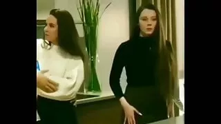 Gand pe chata mara  girl alone