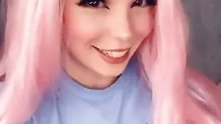 belle mostrando os peitos