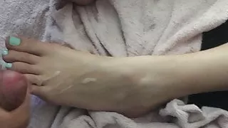 Cum on her feet
