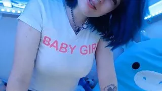 Fetish friendly girl gets sweet cream out of crotch