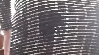 Sissy Crossdresser in neuem Kleid