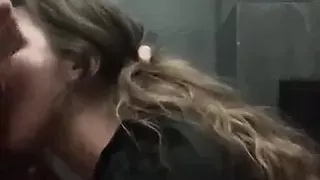 bg kurve duha i ia chukat v toaletnata