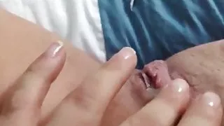 She squirts on the mattress for my pleasure