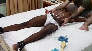 Mateus will Kitzeln ausprobieren