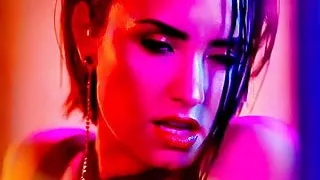 Demi Lovato - Cool For the Summer