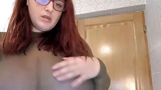 Fat girl with natural tits masturbates