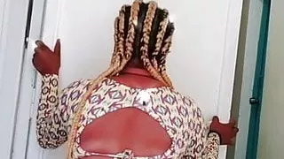 Une bonne salope en mini jupe