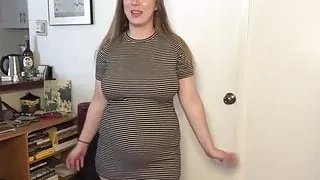 2 girls belly button play