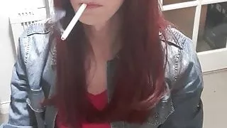 Rauchende Transe mit All White