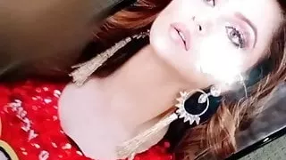 Sperma-Dusche und Spucke-Bad für Urvashi Rautela Chinaal