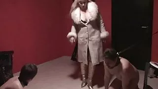 bizarre lady Jessica trains two doggies with her pee