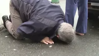 Perverse Anbetung von Schweißfüßen