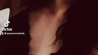 A young French girl sways wildly on tiktok