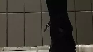 Auf der Autobahn von einem großen schwarzen Dildo gefickt dwtpassivdevot