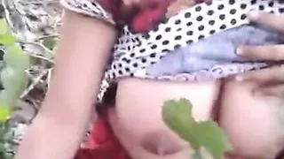 College Lover Showing Huge Boobs Garden With Audio
