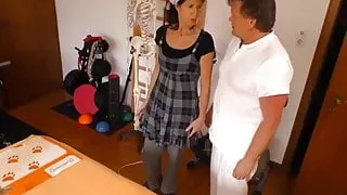 Der Physio mit dem kleinen Pimmel fickt die Putzfrau