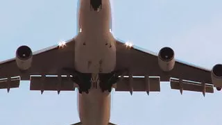 Stewardess with big boobs sucks pilot’s shlong